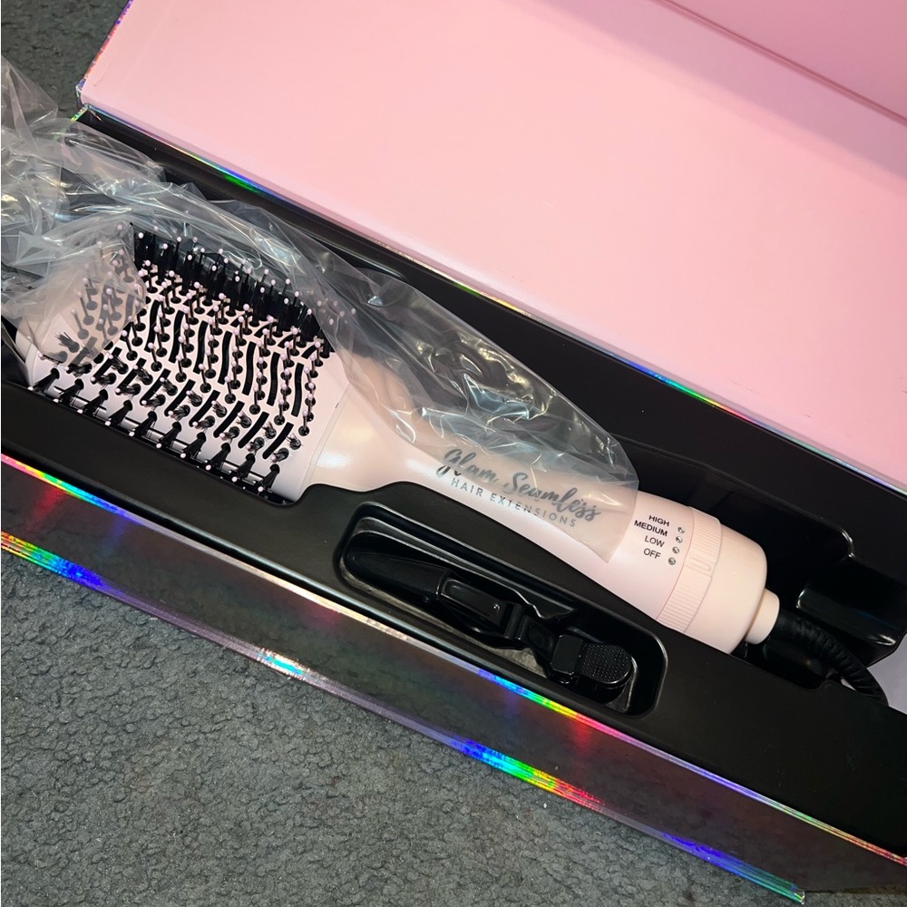 Glam Seamless Blow Out Brush NEW